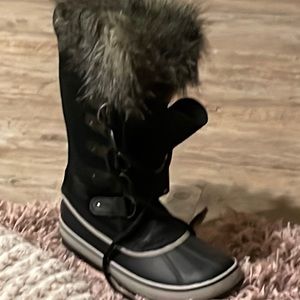 Size 9 Sorel snow boots